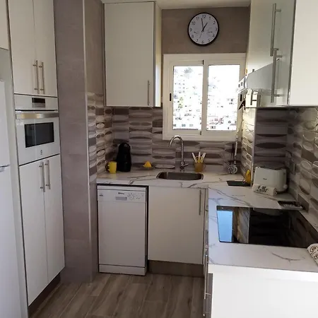 Апартаменты Luxury Vista Mar Y Playa Torres Del Sol B404 *