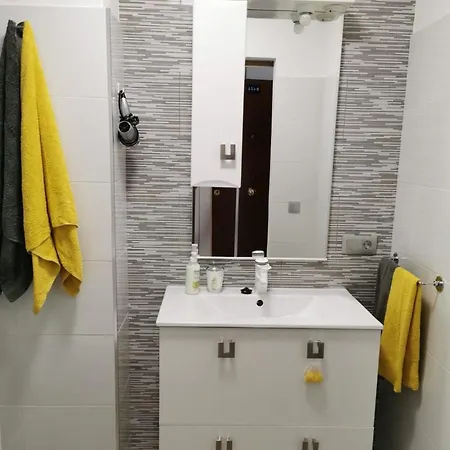 Апартаменты Luxury Vista Mar Y Playa Torres Del Sol B404 *